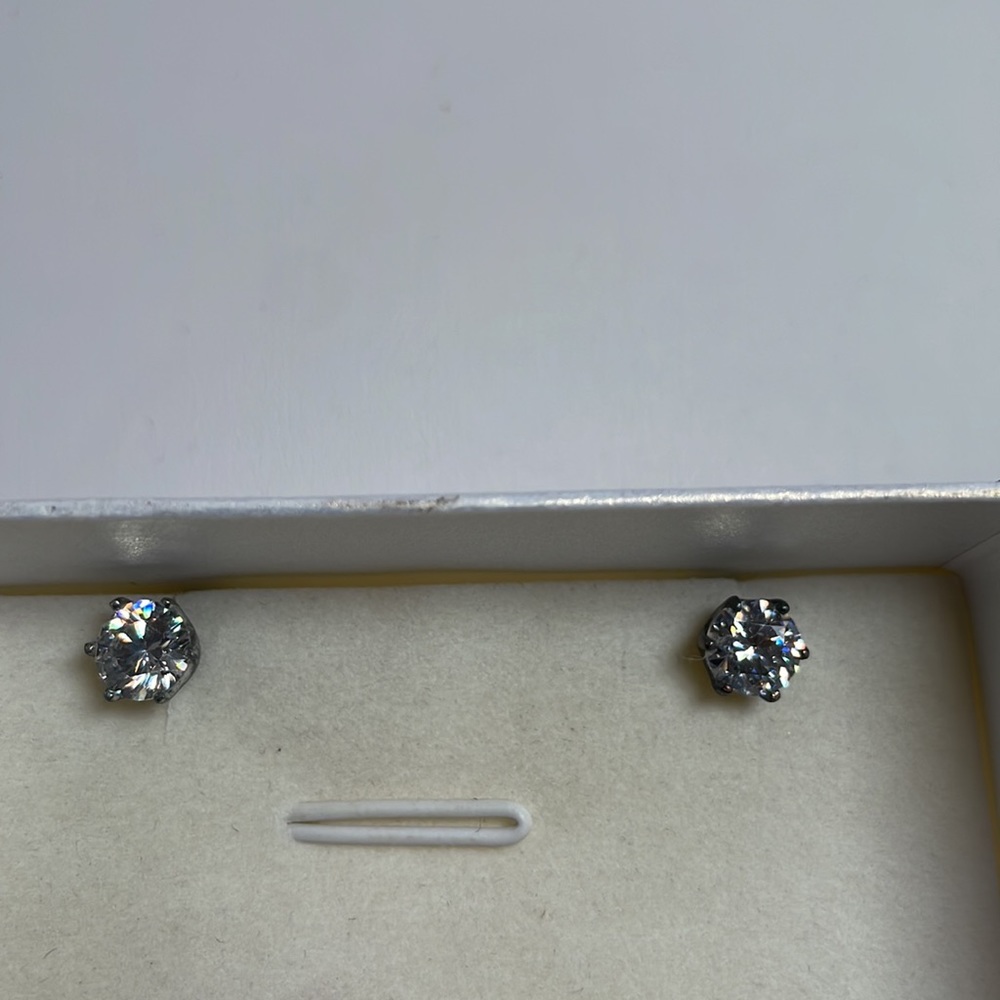 💥NIB w/ tag J. Francis Swarovski Ziconia Round Sterling Stud Pierced Earrings